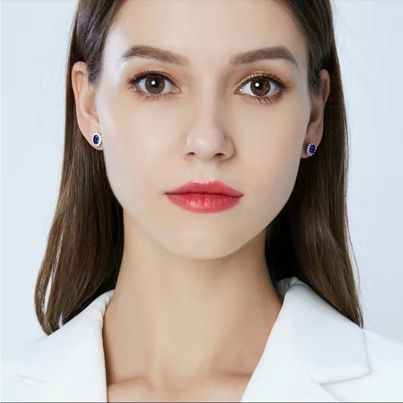 New Gorgeous 925 Silver Sapphire Stud Earrings - Picture 3 of 9